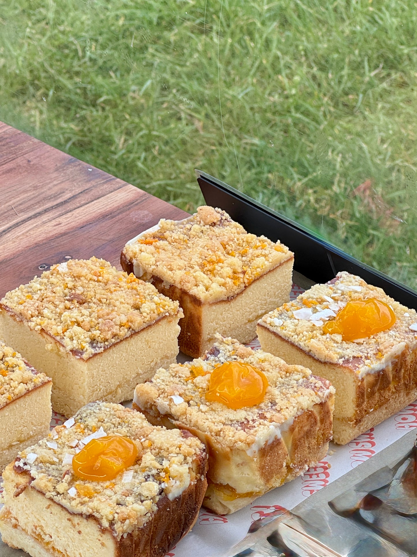 Mango Crumble Cheesecake