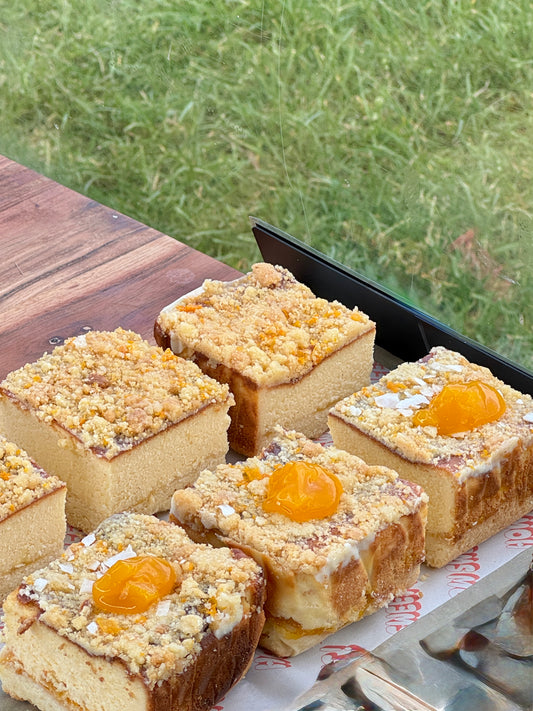 Mango Crumble Cheesecake